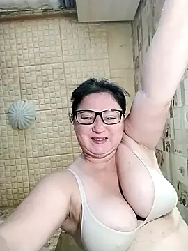 Holly-69 online show from September 26, 2025, 9:35 am