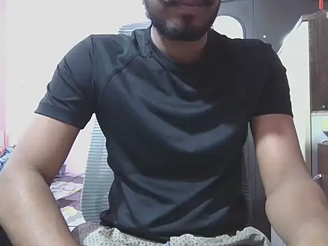 Snapshot of KissesBoyAD chatting on October 27, 2025, 5:28 pm KissesBoyAD online show from October 27, 2025, 5:28 pm