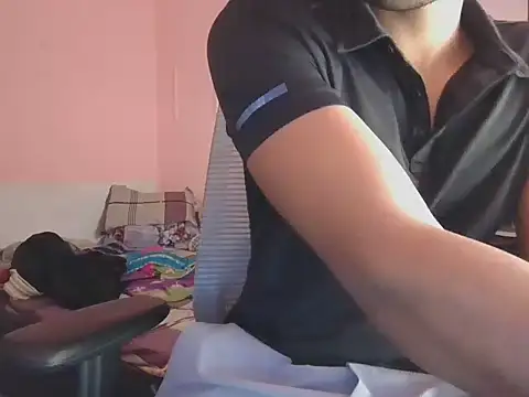 Snapshot of KissesBoyAD chatting on November 5, 2025, 4:29 pm KissesBoyAD online show from November 5, 2025, 4:29 pm