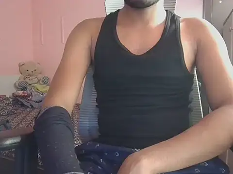 Snapshot of KissesBoyAD chatting on November 16, 2025, 6:35 pm KissesBoyAD online show from November 16, 2025, 6:35 pm