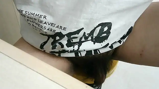 XiaoGuoGuo284512 online show from October 31, 2025, 10:11 pm