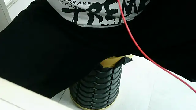 XiaoGuoGuo284512 online show from December 23, 2025, 1:47 am