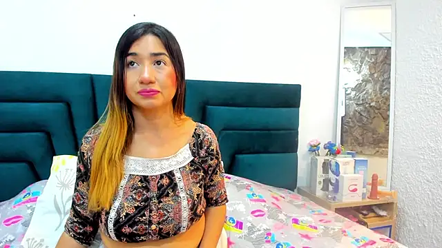 Snapshot of LisaWhite_ chatting on March 13, 2025, 11:27 pm LisaWhite online show from March 13, 2025, 11:27 pm