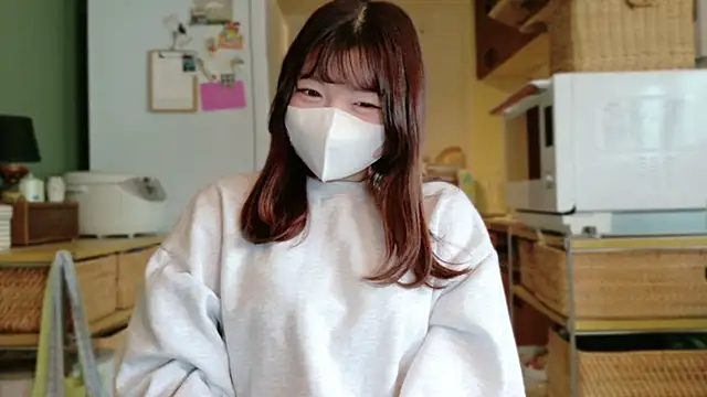  Yui  online show from November 6, 2025, 3:18 am