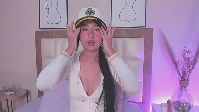 LaraGoldd online show from October 6, 2025, 10:51 pm