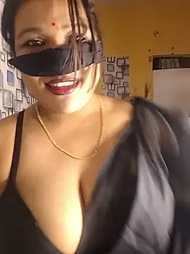 Snapshot of Radhikadavi879 chatting on September 30, 2025, 5:07 pm Radhikadavi879 online show from September 30, 2025, 5:07 pm