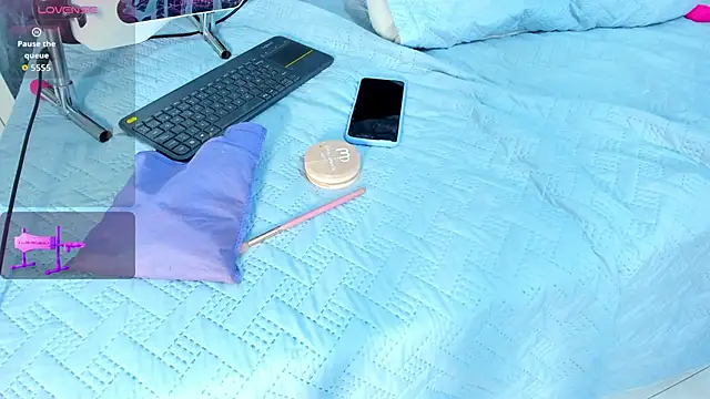 JulietaKane online show from October 25, 2025, 5:04 am