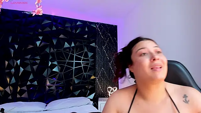 JulietaKane online show from March 30, 2026, 8:43 pm