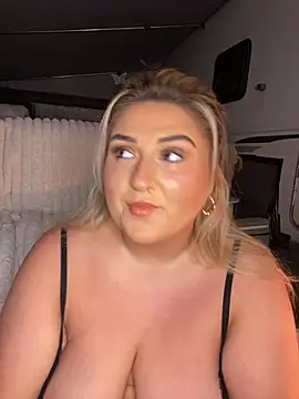 mimiprincessxoox online show from October 21, 2025, 8:20 pm