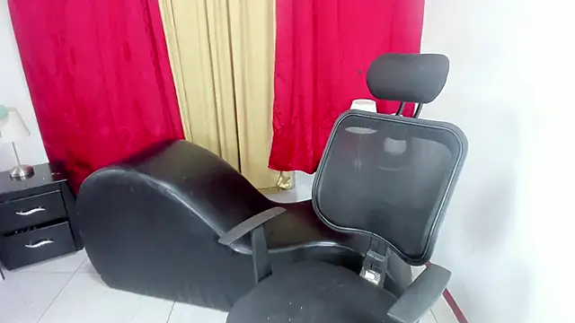 Strella ferrera online show from November 9, 2025, 5:39 am