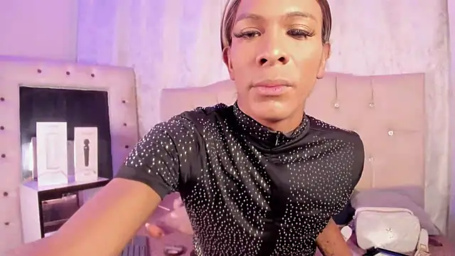 Snapshot of Strella_ferrera chatting on January 18, 2026, 1:31 am Strella ferrera online show from January 18, 2026, 1:31 am