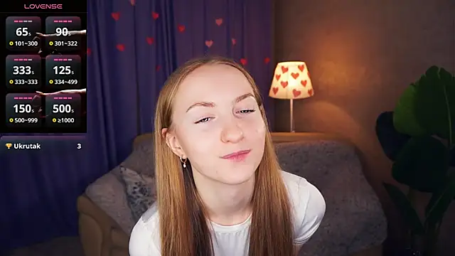 EsmaCarll online show from February 24, 2025, 8:36 pm