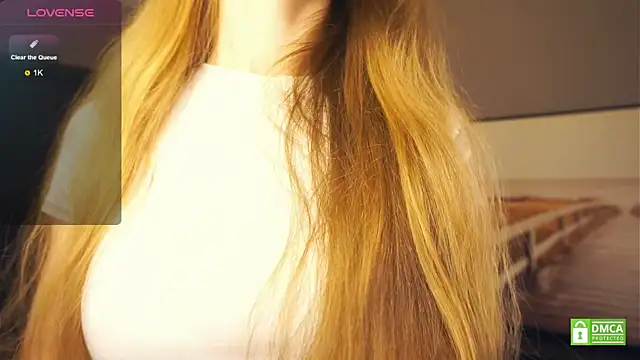 EsmaCarll online show from September 14, 2025, 8:19 pm