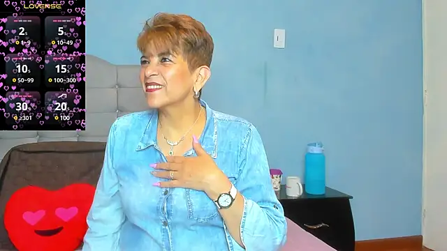 Snapshot of Angelina_Stone_65 chatting on January 25, 2025, 5:40 pm Angelina Stone 65 online show from January 25, 2025, 5:40 pm
