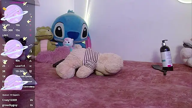 Snapshot of evie_cloud chatting on October 11, 2025, 3:39 am evie cloud online show from October 11, 2025, 3:39 am