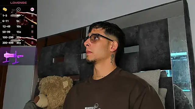 Snapshot of iamcamiloo_ chatting on October 28, 2025, 11:36 am iamcamiloo online show from October 28, 2025, 11:36 am