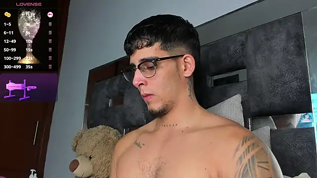 Snapshot of iamcamiloo_ chatting on October 31, 2025, 5:41 am iamcamiloo online show from October 31, 2025, 5:41 am