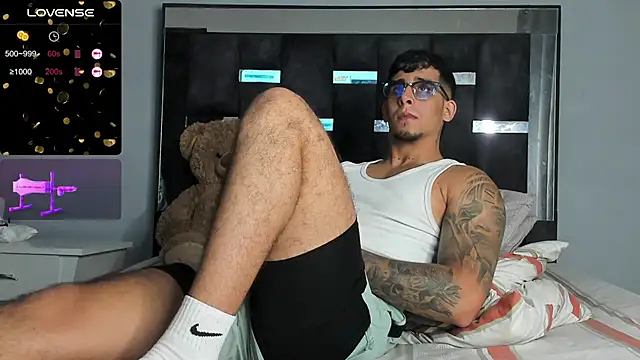 Snapshot of iamcamiloo_ chatting on November 11, 2025, 4:12 am iamcamiloo online show from November 11, 2025, 4:12 am