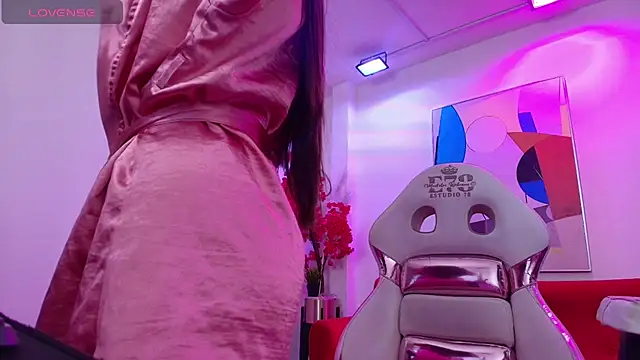 Snapshot of Ema_louis_ chatting on October 19, 2025, 12:39 pm Ema louis online show from October 19, 2025, 12:39 pm