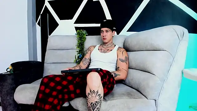 Snapshot of JUSTIN_FULLER1 chatting on October 23, 2025, 4:17 pm JUSTIN FULLER1 online show from October 23, 2025, 4:17 pm