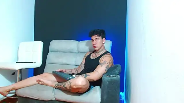 JUSTIN FULLER1 online show from March 4, 2026, 9:32 pm