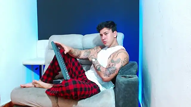 JUSTIN FULLER1 online show from April 12, 2026, 6:35 pm