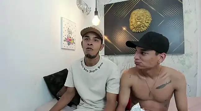 Snapshot of JordanAndAndrew chatting on March 10, 2025, 7:50 pm JordanAndAndrew online show from March 10, 2025, 7:50 pm