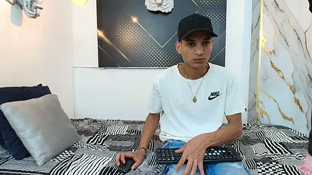 Snapshot of JordanAndAndrew chatting on September 19, 2025, 7:36 pm JordanAndAndrew online show from September 19, 2025, 7:36 pm