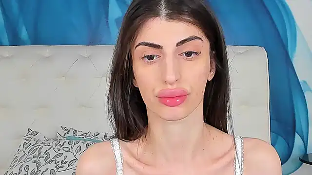 SkinnyDolly online show from March 19, 2026, 12:47 am