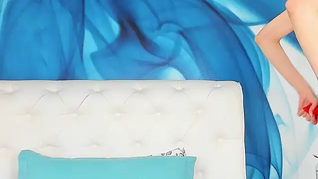 SkinnyDolly online show from May 2, 2026, 4:06 am
