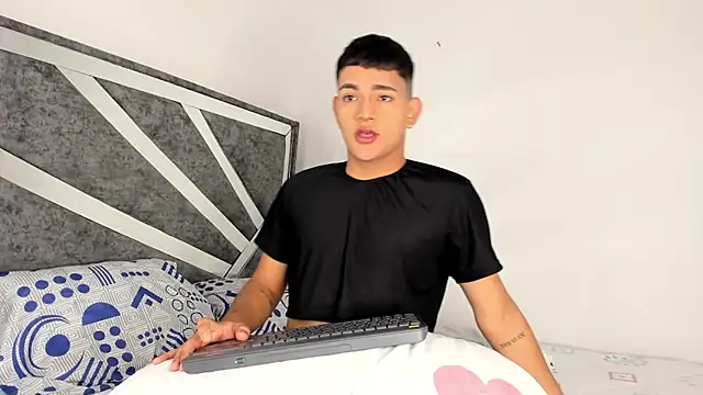 Snapshot of ander_deimond_ chatting on February 25, 2025, 4:21 pm ander deimond online show from February 25, 2025, 4:21 pm