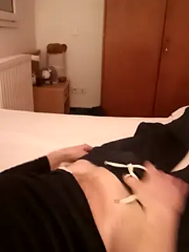 Snapshot of crems77 chatting on February 9, 2026, 10:25 pm crems77 online show from February 9, 2026, 10:25 pm