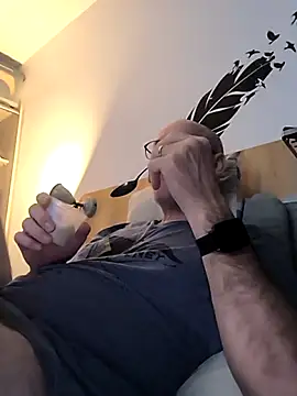 bogland33 online show from October 4, 2025, 12:08 am