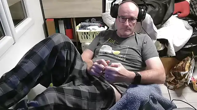 bogland33 online show from November 27, 2025, 8:11 pm