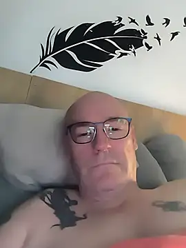 bogland33 online show from June 3, 2026, 8:58 pm