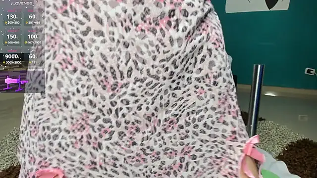 kinky polar online show from November 13, 2025, 3:16 am