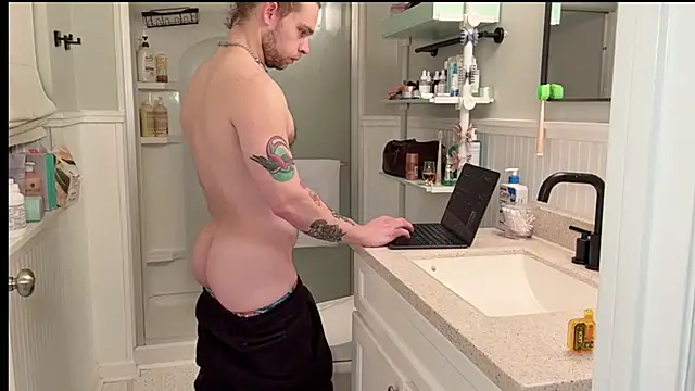 Snapshot of DaddydayDrinkzz chatting on February 2, 2025, 6:37 am DaddydayDrinkzz online show from February 2, 2025, 6:37 am