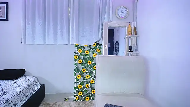 alaia 03 online show from December 14, 2024, 12:33 pm