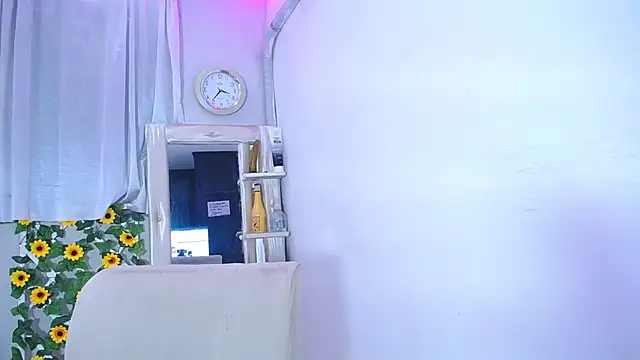 alaia 03 online show from December 17, 2024, 3:28 pm