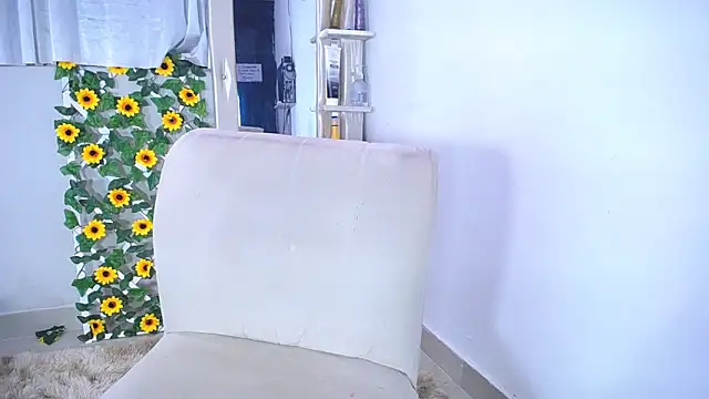 alaia 03 online show from December 20, 2024, 3:42 pm