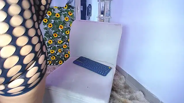 alaia 03 online show from December 21, 2024, 3:42 pm