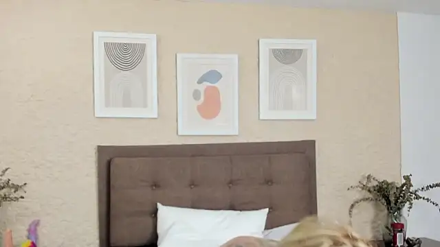 CarolinaGlamour online show from October 15, 2025, 2:22 am