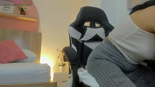 evelin leroy online show from November 27, 2025, 11:56 am