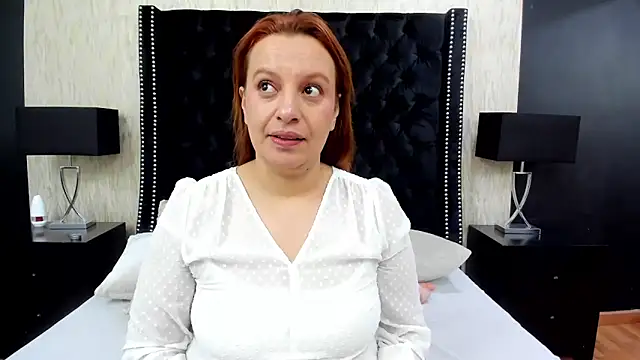 Snapshot of RoxieJackson chatting on February 1, 2025, 12:05 pm RoxieJackson online show from February 1, 2025, 12:05 pm