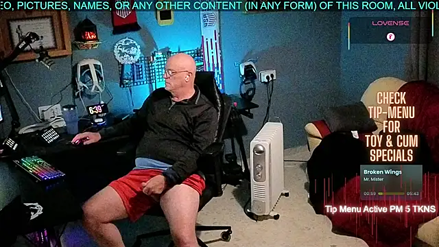 Snapshot of Pilot_Dave_69 chatting on November 25, 2025, 5:40 am Pilot Dave 69 online show from November 25, 2025, 5:40 am