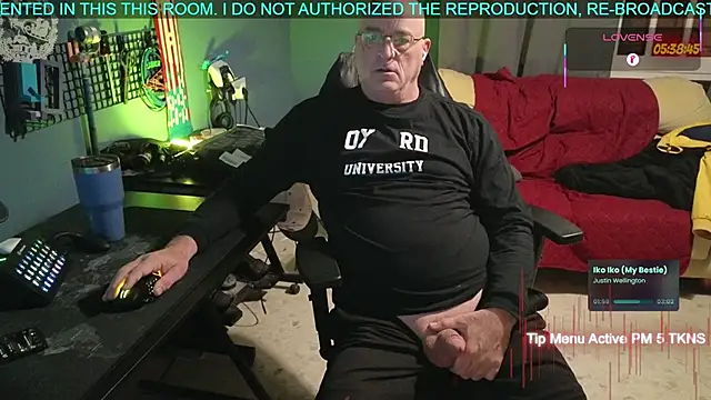 Snapshot of Pilot_Dave_69 chatting on December 1, 2025, 4:39 am Pilot Dave 69 online show from December 1, 2025, 4:39 am