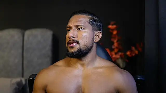 Snapshot of CallumMuscle chatting on November 3, 2025, 10:10 pm CallumMuscle online show from November 3, 2025, 10:10 pm