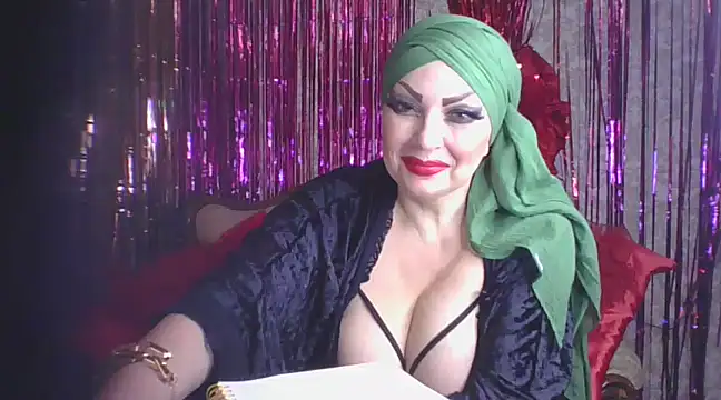 Snapshot of Izabella_gold chatting on March 4, 2025, 4:38 am Izabella gold online show from March 4, 2025, 4:38 am