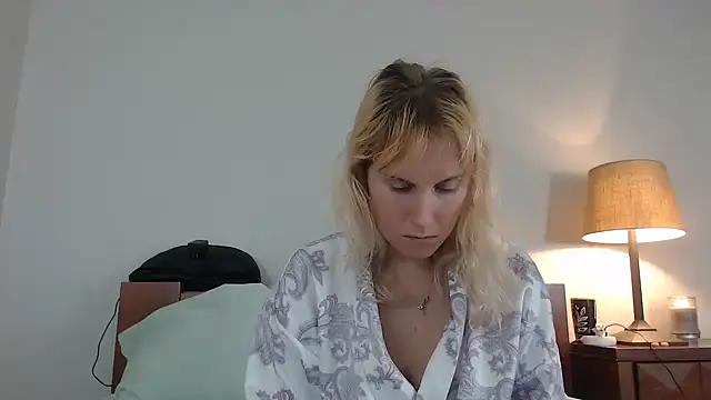 Snapshot of Cutikatxoxo chatting on December 5, 2024, 2:09 am Cutikatxoxo online show from December 5, 2024, 2:09 am
