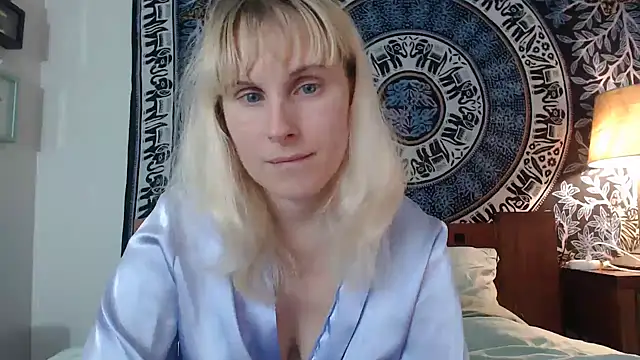 Snapshot of Cutikatxoxo chatting on January 15, 2025, 2:06 am Cutikatxoxo online show from January 15, 2025, 2:06 am